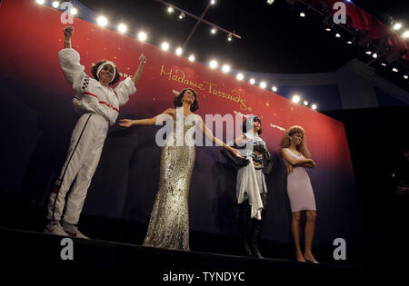 Vier Wachsfiguren von Pop-ikone Whitney Houston werden zum ersten Mal bei Madame Tussauds in New York City vorgestellt am 7. Februar 2013. Die vier Whitney Houston Wachsfiguren werden in jeder der vier US-Madame Tussauds in New York City, Washington D.C., Hollywood und Las Vegas installiert werden. UPI/John angelillo Stockfoto