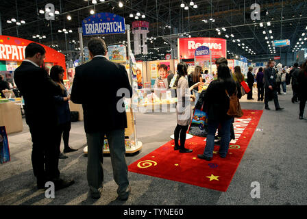 Hunderte Aussteller präsentieren die neuesten Spielzeug und Spiele bei dem 110 jährlichen American International Toy Fair im Jacob Javits Center am 10. Februar 2013 in New York City statt. UPI/Monika Graff Stockfoto