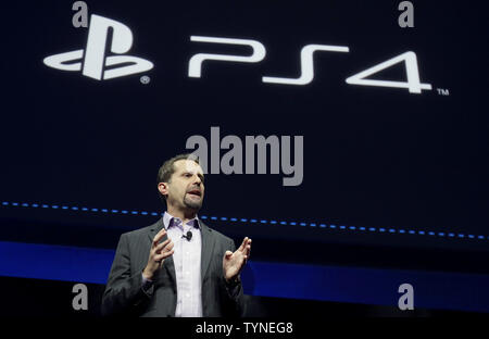 President und Group CEO von Sony Computer Entertainment Andrew House spricht auf der Bühne bei der Ankündigung der neuen Sony Playstation 4 im Manhattan Center in New York City am 20. Februar 2013. Die neue PS4 ist in der Saison 2013 noch in diesem Jahr veröffentlicht werden. UPI/John angelillo Stockfoto