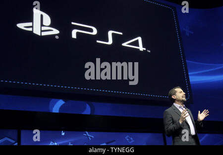 President und Group CEO von Sony Computer Entertainment Andrew House spricht auf der Bühne bei der Ankündigung der neuen Sony Playstation 4 im Manhattan Center in New York City am 20. Februar 2013. Die neue PS4 ist in der Saison 2013 noch in diesem Jahr veröffentlicht werden. UPI/John angelillo Stockfoto