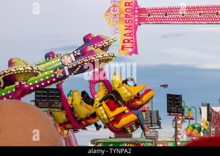 FARO, PORTUGAL - Oktober 2018: Kirmes event Santa Iria mit Spielen, Street Food, Fähre, Räder, Autoscooter und viele verschiedene Aktivitäten. Stockfoto