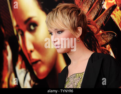 Jennifer Lawrence kommt auf dem roten Teppich an der 'Hunger Games: Feuer fangen" New York Premiere bei AMC Lincoln Square Theater in New York City am 20. November 2013. UPI/Dennis Van Tine Stockfoto