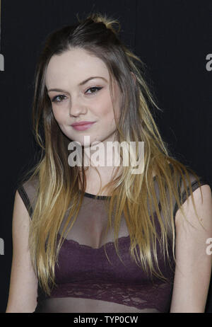 Emily Meade kommt auf dem roten Teppich an der Amerikanischen Hustle Premiere auf der Ziegfeld Theater in New York City am 8. Dezember 2013. UPI/John angelillo Stockfoto