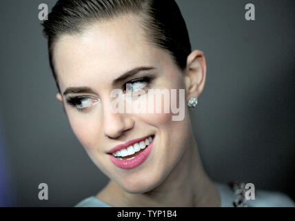 Allison Williams kommt auf dem roten Teppich an der HBO Jahreszeit drei Premiere von Mädchen bei Jazz im Lincoln Center in New York City am 6. Januar 2014. UPI/Dennis Van Tine Stockfoto