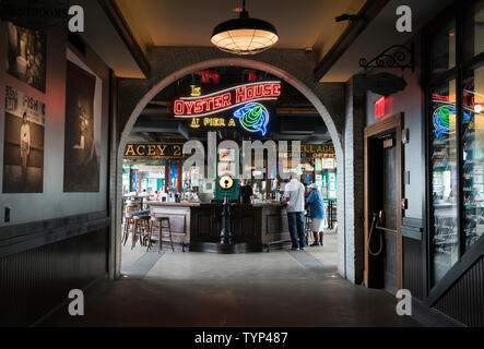 Flugsteig A, ein denkmalgeschütztes Pier am südlichen Ende der Battery Park City, beherbergt heute das Restaurant ist auf Meeresfrüchte spezialisiert. Der Pier stammt aus dem Jahr 1886. Stockfoto