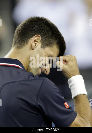 Novak Djokovic aus Serbien feiert nach dem Match Point gegen Andy Murray des Vereinigten Königreichs in ihrem Viertelfinale in Arthur Ashe Stadium bei den US Open Tennis Championships am USTA Billie Jean King National Tennis Center in New York City am 3. September 2014. Djokovic besiegt Murray 7-6, 6-7, 6-2, 6-4. UPI/John angelillo Stockfoto