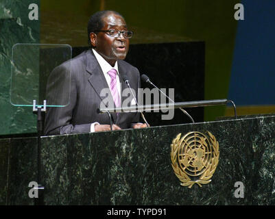 Robert Mugabe, Präsident von Simbabwe, Adressen der 69. Tagung der Generalversammlung der Vereinten Nationen bei der UNO in New York City am 25. September 2014 statt. Weltweit führend sind die Teilnahme an der einwöchigen Tagung Krisen wie Ebola Ausbruch diskutieren, islamische Extremisten und Klimawandel. UPI/Monika Graff Stockfoto