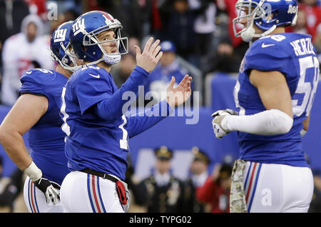 New York Giants Eli Manning reagiert nach dem Werfen ein Abfangen zu San Francisco 49ers Chris Culliver im 4. Quartal in Woche 11 der NFL Saison an MetLife Stadium in East Rutherford, New Jersey am 16. November 2014. Die 49ers die Riesen besiegte 16-10. UPI/John angelillo Stockfoto