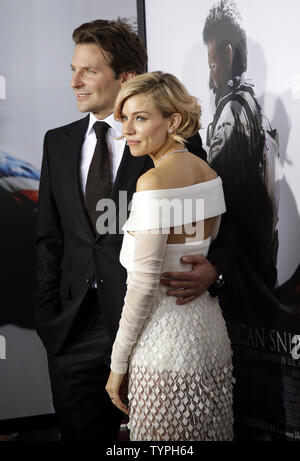 Sienna Miller und Bradley Cooper ankommen auf dem roten Teppich bei den 'American Sniper" New York Premiere bei Frederick S. Rose Hall, Jazz in New York City am 15. Dezember 2014. UPI/John angelillo Stockfoto