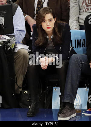 Emmy Rossum Uhren der New York Knicks spielen die Dallas Mavericks im Madison Square Garden in New York City am 16. Dezember 2014. UPI/John angelillo Stockfoto