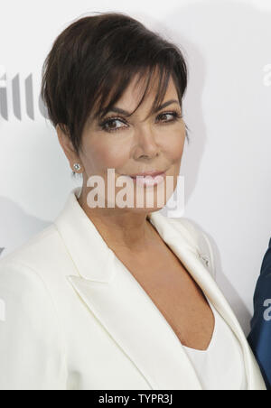 Kris Jenner kommt auf dem roten Teppich an der 2015 NBCUniversal Kabel Entertainment Group Upfront im Jacob K. Javits Convention Center in New York City am 14. Mai 2015. Foto von John angelillo/UPI Stockfoto