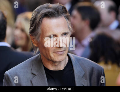 Liam Neeson kommt auf dem roten Teppich an der New York Premiere von Ted 2 im Ziegfeld Theatre in New York City am 24. Juni 2015. Foto von John angelillo/UPI Stockfoto