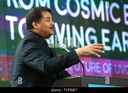 Neil deGrasse Tyson, Direktor des Hayden Planetarium, veranstaltet eine Podiumsdiskussion über die neue Weltraumteleskop Technologie im Amerikanischen Museum für Naturgeschichte am 6. Juli 2015 in New York City. Ein neuer Bericht aus der Kosmischen Geburt zum Leben Masseanschlüsse, die Zukunft des UVOIR (Ultraviolett, optischen und infraroten) Weltraum Astronomie" stellt neue wissenschaftliche Erkenntnisse für die Entdeckung der Ursprung des Universums und suchen andere Anzeichen von Leben. Foto von Monika Graff/UPI Stockfoto