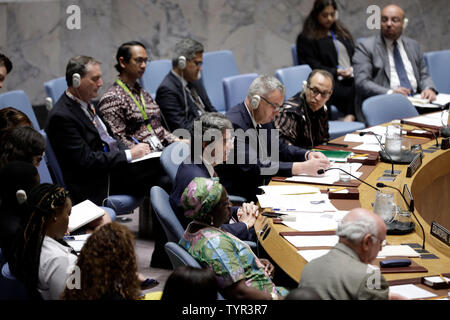 Uno, New York, USA. 26. Jun 2019. Französische ständiger Vertreter bei den Vereinten Nationen Francois Delattre (C), Adressen Halbfinale der Sicherheitsrat - jährliche Unterrichtung über die Umsetzung der Resolution 2231, die die umfassenden Gemeinsamen Aktionsplan (JCPOA) auf das iranische Atomprogramm gebilligt wurde, auf das UN-Hauptquartier in New York, 26. Juni 2019. Quelle: Xinhua/Alamy leben Nachrichten Stockfoto