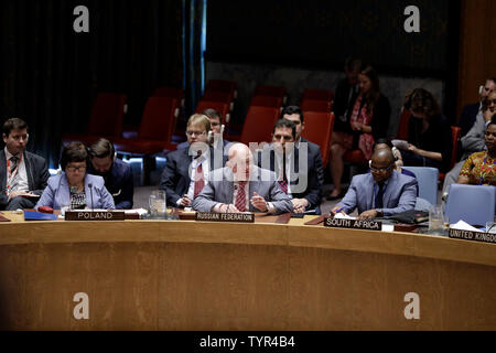 Uno, New York, USA. 26. Jun 2019. Russische ständiger Vertreter bei den Vereinten Nationen Vassily Nebenzia (C), (vorne), Adressen Halbfinale der Sicherheitsrat - jährliche Unterrichtung über die Umsetzung der Resolution 2231, die die umfassenden Gemeinsamen Aktionsplan (JCPOA) auf das iranische Atomprogramm gebilligt wurde, auf das UN-Hauptquartier in New York, 26. Juni 2019. Quelle: Xinhua/Alamy leben Nachrichten Stockfoto