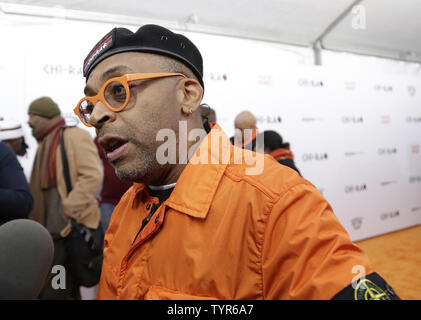 Spike Lee kommt auf dem roten Teppich an der 'CHI-RAQ" New York Premiere auf der Ziegfeld Theater in New York City am 1. Dezember 2015. Foto von John angelillo/UPI Stockfoto