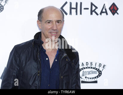 Jon Kilik kommt auf dem roten Teppich an der 'CHI-RAQ" New York Premiere auf der Ziegfeld Theater in New York City am 1. Dezember 2015. Foto von John angelillo/UPI Stockfoto