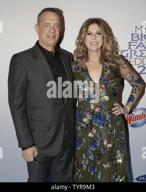 Tom Hanks und Rita Wilson ankommen auf dem roten Teppich in My Big Fat Greek Wedding 2 New York Premiere bei AMC Loews Lincoln Square 13 Theater am 15. März 2016 in New York City. Foto von John angelillo/UPI Stockfoto