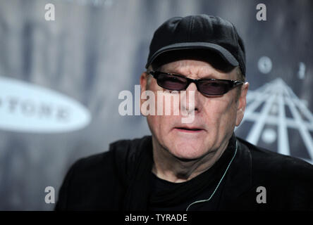 Eingezogenes Rick Nielsen von Cheap Trick kommt in der Presse Zimmer auf der 31. jährlichen Rock And Roll Hall Of Fame Induction Ceremony bei Barclays Center am 8. April 2016 in New York City. Die 2016 Klasse verfügt über Chicago, Cheep Trick und Deep Purple. Foto von Dennis Van Tine/UPI Stockfoto