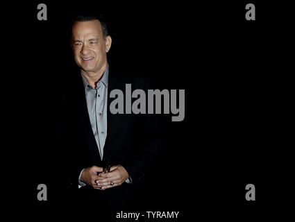 Tom Hanks kommt auf dem roten Teppich an der 'Ein Hologramm für den König 'Premiere im Tribeca Film Festival 2016 BMCC John zuccotti Theater am 20. April 2016 in New York City. Foto von John angelillo/UPI Stockfoto