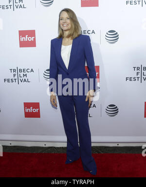 Jodie Foster kommt auf dem roten Teppich an der 'Taxi Driver' 40. Jahrestag Feier während des Tribeca Film Festival 2016 im Beacon Theatre am 21. April 2016 in New York City. Foto von John angelillo/UPI Stockfoto