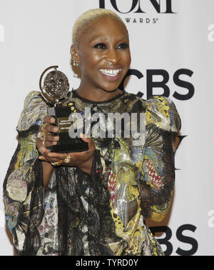 Cynthia Erivo kommt in der Presse, nachdem er einen Tony Award auf der 70. jährlichen Tony Awards im Beacon Theatre am 12. Juni 2016 in New York City. Hamilton gewann 11 Tony Awards in der Nacht einschließlich bestes Musical. Foto von John angelillo/UPI Stockfoto