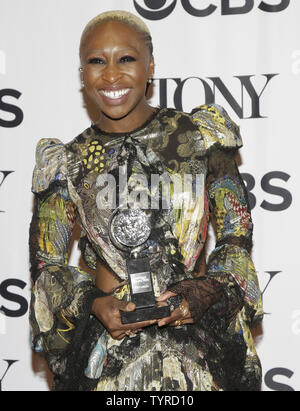 Cynthia Erivo kommt in der Presse, nachdem er einen Tony Award auf der 70. jährlichen Tony Awards im Beacon Theatre am 12. Juni 2016 in New York City. Hamilton gewann 11 Tony Awards in der Nacht einschließlich bestes Musical. Foto von John angelillo/UPI Stockfoto