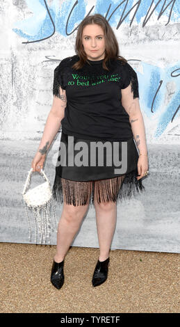 Foto muss Gutgeschrieben © Alpha Presse 078237 25/06/2019 Lena Dunham das Sommerfest 2019 an Serpentine Galerien Kensington Gardens in London Stockfoto