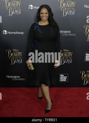 Audra McDonald kommt auf dem roten Teppich an der "Die Schöne und das Biest 'New York Screening in der Alice Tully Hall im Lincoln Center am 13. März 2017 in New York City. Foto von John angelillo/UPI Stockfoto