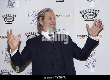 Jeff Bridges kommt auf den roten Teppich" der einzige lebende Junge in New York" New York Premiere im Museum für Moderne Kunst am 7. August 2017 in New York City. Foto von John angelillo/UPI Stockfoto