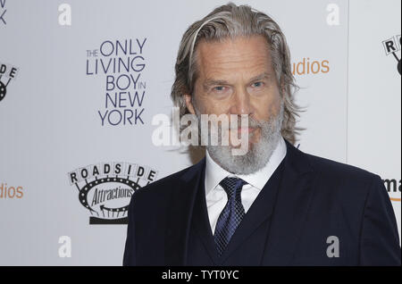 Jeff Bridges kommt auf den roten Teppich" der einzige lebende Junge in New York" New York Premiere im Museum für Moderne Kunst am 7. August 2017 in New York City. Foto von John angelillo/UPI Stockfoto