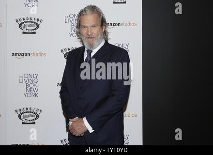 Jeff Bridges kommt auf den roten Teppich" der einzige lebende Junge in New York" New York Premiere im Museum für Moderne Kunst am 7. August 2017 in New York City. Foto von John angelillo/UPI Stockfoto