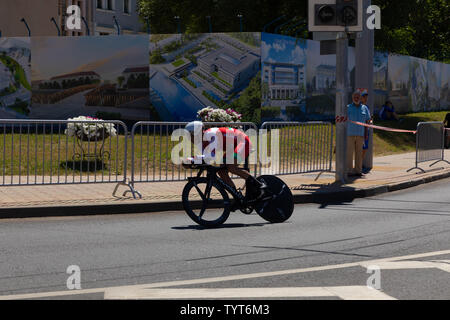 MINSK, Weißrussland - 25. JUNI 2019: Radfahrer aus Belarus Kiryienka beteiligt sich an Männer Split Beginnen einzelne Rennen an der 2. europäischen Spiele Veranstaltung Juni 25. Stockfoto