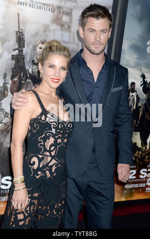 Chris Hemsworth und Elsa Pataky ankommen auf dem roten Teppich bei der Weltpremiere von "12 Starke" bei Jazz im Lincoln Center am 16. Januar 2018 in New York City. Foto von Dennis Van Tine/UPI Stockfoto