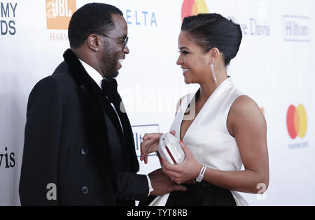 Cassie Ventura und Sean 'Diddy' Combs auf dem roten Teppich am Clive Davis und Recording Academy Pre-GRAMMY Gala und GRAMMY Gruß zu Industrie Ikonen Ehren Jay-Z am 27. Januar 2018 in New York City ankommt. Foto von John angelillo/UPI Stockfoto