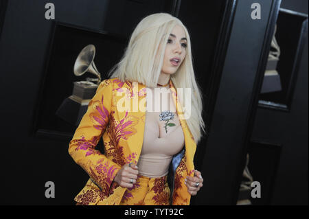 Ava Max kommt auf dem roten Teppich auf der 60. jährlichen Grammy Awards Zeremonie im Madison Square Garden in New York City am 28. Januar 2018. Die CBS-Netzwerk wird die Show live aus dem Madison Square Garden in New York City übertragen. Es ist das erste Mal seit 2003, dass die Zeremonie nicht in Los Angeles statt. Foto von Dennis Van Tine/UPI Stockfoto