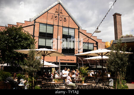 Die Mathallen indoor Lebensmittelmarkt am Vulkan Einkaufszentrum im Stadtteil Grünerløkka von Oslo, Norwegen. Stockfoto