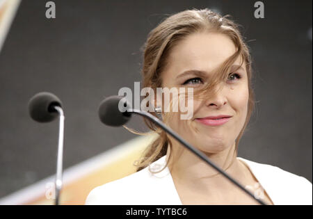 Ronda Rousey spricht auf einer Pressekonferenz offiziell ankündigen, dass WWE WrestleMania wird MetLife Stadium an MetLife Stadium in East Rutherford, New Jersey, Rückgabe am 16. März 2018. WrestleMania, werden wieder in MetLife Stadium im April 2019. Foto von John angelillo/UPI Stockfoto