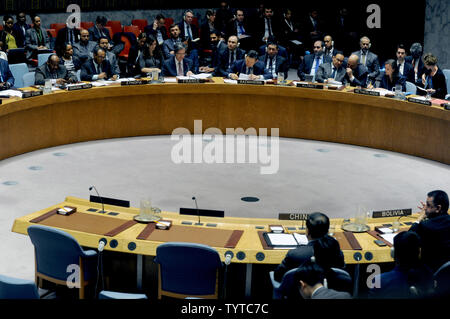 Eine Tagung des Sicherheitsrates auf der militärischen Aktivitäten Freitag in Syrien erfolgt in der Sicherheitsrat der Kammer am Sitz der Vereinten Nationen in New York City am 14. April 2018. Es Tagung des Sicherheitsrates wurde auf Wunsch von Russland nach den USA, britischen und französischen Streitkräfte Luftangriffe auf chemische Waffen Ziele gestern in Syrien durchgeführt. Foto von Dennis Van Tine/UPI Stockfoto