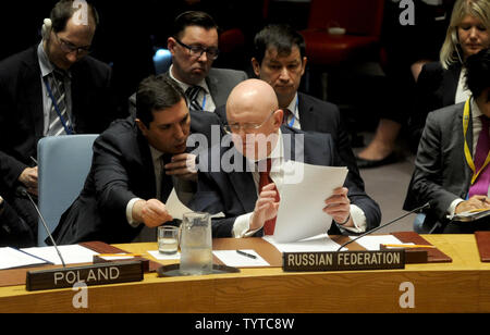 Russlands UN-Botschafter Wassilij Nebenzya besucht eine Tagung des Sicherheitsrates auf der militärischen Aktivitäten Freitag in Syrien im Sicherheitsrat der Kammer am Sitz der Vereinten Nationen in New York City am 14. April 2018. Es Tagung des Sicherheitsrates wurde auf Wunsch von Russland nach den USA, britischen und französischen Streitkräfte Luftangriffe auf chemische Waffen Ziele gestern in Syrien durchgeführt. Foto von Dennis Van Tine/UPI Stockfoto