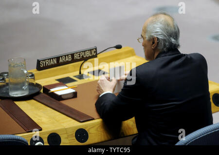 Bashar al-Ja'afari, Syriens Botschafter bei den Vereinten Nationen Adressen eine Sicherheit über die militärische Aktivität Freitag in Syrien im Sicherheitsrat der Kammer am Sitz der Vereinten Nationen in New York City am 14. April 2018. Es Tagung des Sicherheitsrates wurde auf Wunsch von Russland nach den USA, britischen und französischen Streitkräfte Luftangriffe auf chemische Waffen Ziele gestern in Syrien durchgeführt. Foto von Dennis Van Tine/UPI Stockfoto