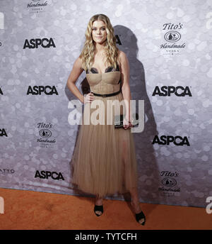 Nina Agdal kommt auf dem roten Teppich auf der 21. jährlichen Bergh Ball durch die Aspca im Plaza Hotel am 19. April 2018 in New York City veranstaltet. Foto von John angelillo/UPI Stockfoto