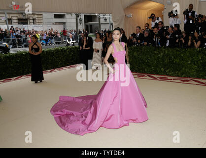 Xi Mengyao kommt auf dem roten Teppich an der Metropolitan Museum der Kunst Costume Institute Benefit' Himmelskörper: Mode und der Katholischen Imagination' im Metropolitan Museum der Kunst in New York City am 7. Mai 2018. Foto von John angelillo/UPI Stockfoto