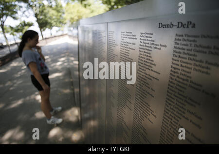 Die Namen der Immigranten, die über Ellis Island weitergegeben werden auf silbernen Platten im Ellis Island Immigration Museum 2 Tage vor dem Tag der Unabhängigkeit graviert und der 4. Juli in New York City am 2. Juli 2018. Ellis Island war das Tor für über 12 Millionen Einwanderer in die USA als größten Immigrant Prüfplatz der Vereinigten Staaten seit über 60 Jahren von 1892 bis 1954. Ellis Island wurde am 1. Januar eröffnet, 1892 Foto von John angelillo/UPI Stockfoto