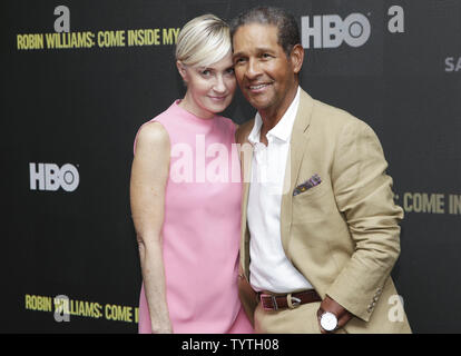 Bryant Gumbel und Frau Hilary Quinlan ankommen auf dem roten Teppich auf der HBO' Robin Williams: Innerhalb meines Verstandes" New York Premiere auf der SAG-aftra Foundation Robin Williams Centre am 12. Juli 2018 in New York City kommen. Foto von John angelillo/UPI Stockfoto