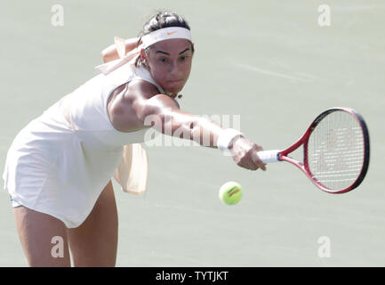 Caroline Garcia von Frankreich schlägt einen Ihrer ersten Runde gerade Sätze Sieg über spielen Johanna Konta des Vereinigten Königreichs in der haupttribüne an der 2018 US Open Tennis Championships am USTA Billie Jean King National Tennis Center in New York City am 28 August, 2018 geschrieben. Foto von John angelillo/UPI Stockfoto