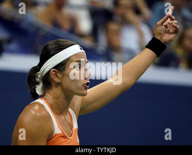 Anastasija Sevastova Lettlands reagiert während ihrer Halbfinale mit Serena Williams aus den Vereinigten Staaten im Arthur Ashe Stadium an der 2018 US Open Tennis Championships am USTA Billie Jean King National Tennis Center in New York City am 6. September 2018. Foto von Ray Stubblebine/UPI Stockfoto