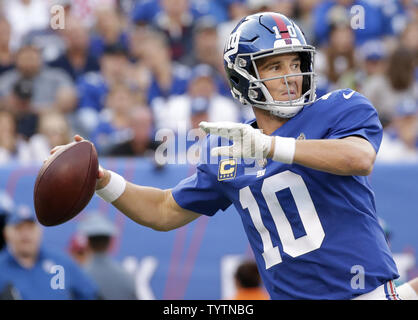 New York Giants Eli Manning wirft einen Pass in der ersten Hälfte gegen die New Orleans Saints in Woche 4 der NFL Saison an MetLife Stadium in East Rutherford, New Jersey am 30. September 2018. Die Heiligen die Riesen besiegte 33-18. Foto von John angelillo/UPI Stockfoto