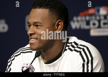 New York Yankees Krug Luis Severino spricht auf einer Pressekonferenz einen Tag, bevor Sie die Oakland Athletics in der MLB American League wild card Spiel im Yankee Stadium in New York City spielen am 2. Oktober 2018. Foto von John angelillo/UPI Stockfoto