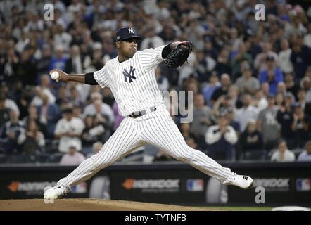 New York Yankees Krug Luis Severino wirft einen Pitch im ersten Inning gegen die Oakland Athletics in der MLB American League wild card Spiel im Yankee Stadium in New York City am 3. Oktober 2018. Foto von John angelillo/UPI Stockfoto